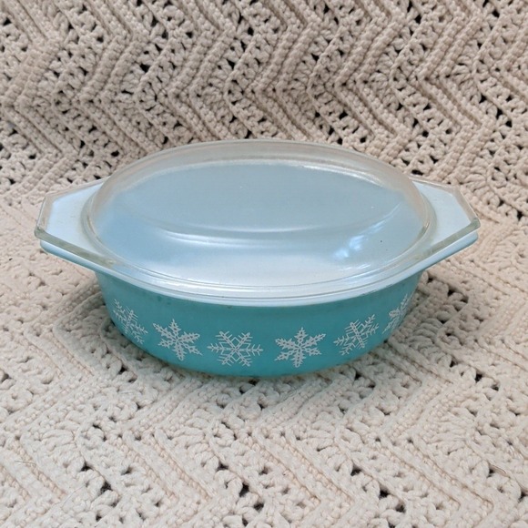Pyrex Snowflake Turquoise Blue Oval Casserole Dish with Lid 043 1.5 QT Vintage - Picture 2 of 8